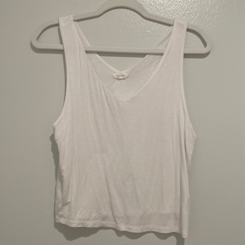 Crop-ish top white